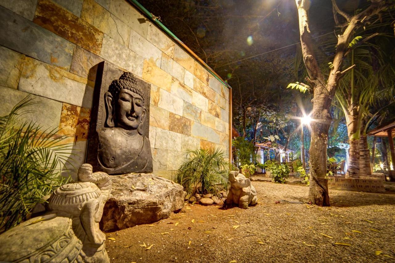 היידראבד Brown Town Resort & Spa מראה חיצוני תמונה